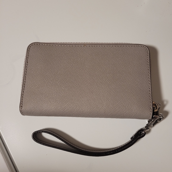 Michael Kors Wrislet - Picture 6 of 7